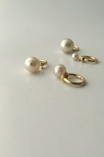 MERCERIE GRAIN D’AILE - ROUND GLASS PEARL EARRINGS