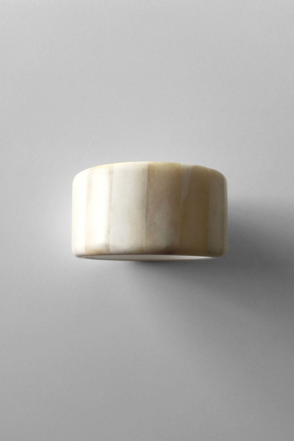 8UEDE - PATCH BONE CUFF / FLAT SHAPE - WHITE MAT