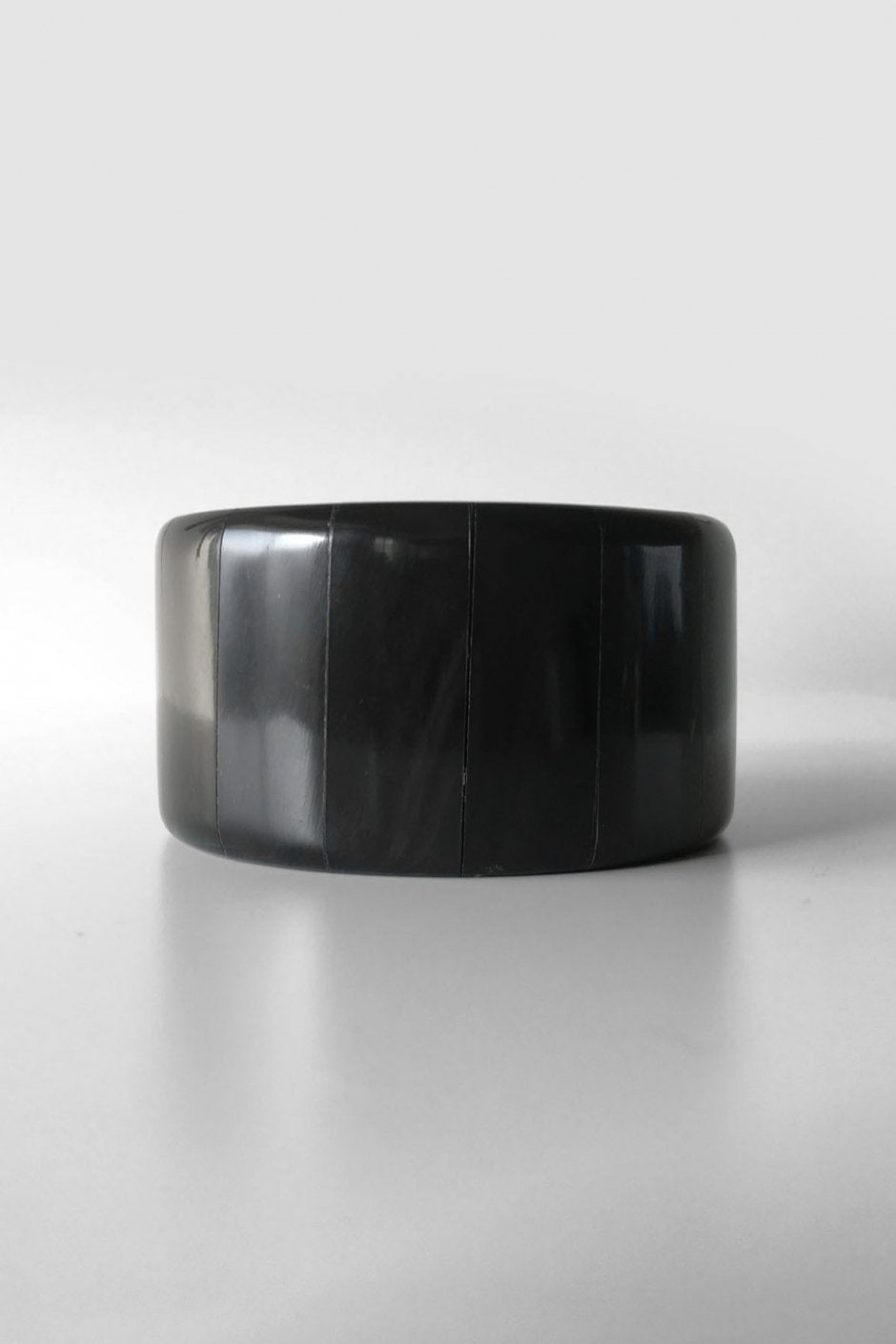 8UEDE - PATCH HORN CUFF / FLAT SHAPE - BLACK GROSS