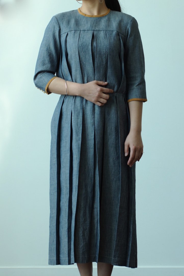 Nigel Cabourn woman - PLEAT DRESS - LINEN CHAMBRAY - INDIGO