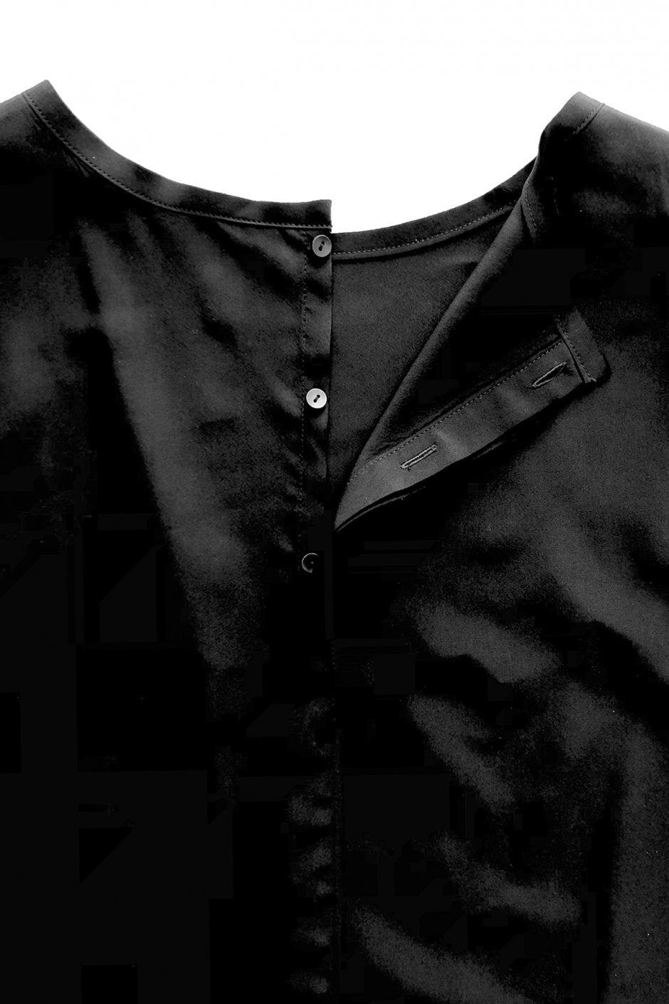 humoresque - CREW NECK BLOUSE - BLACK SILK