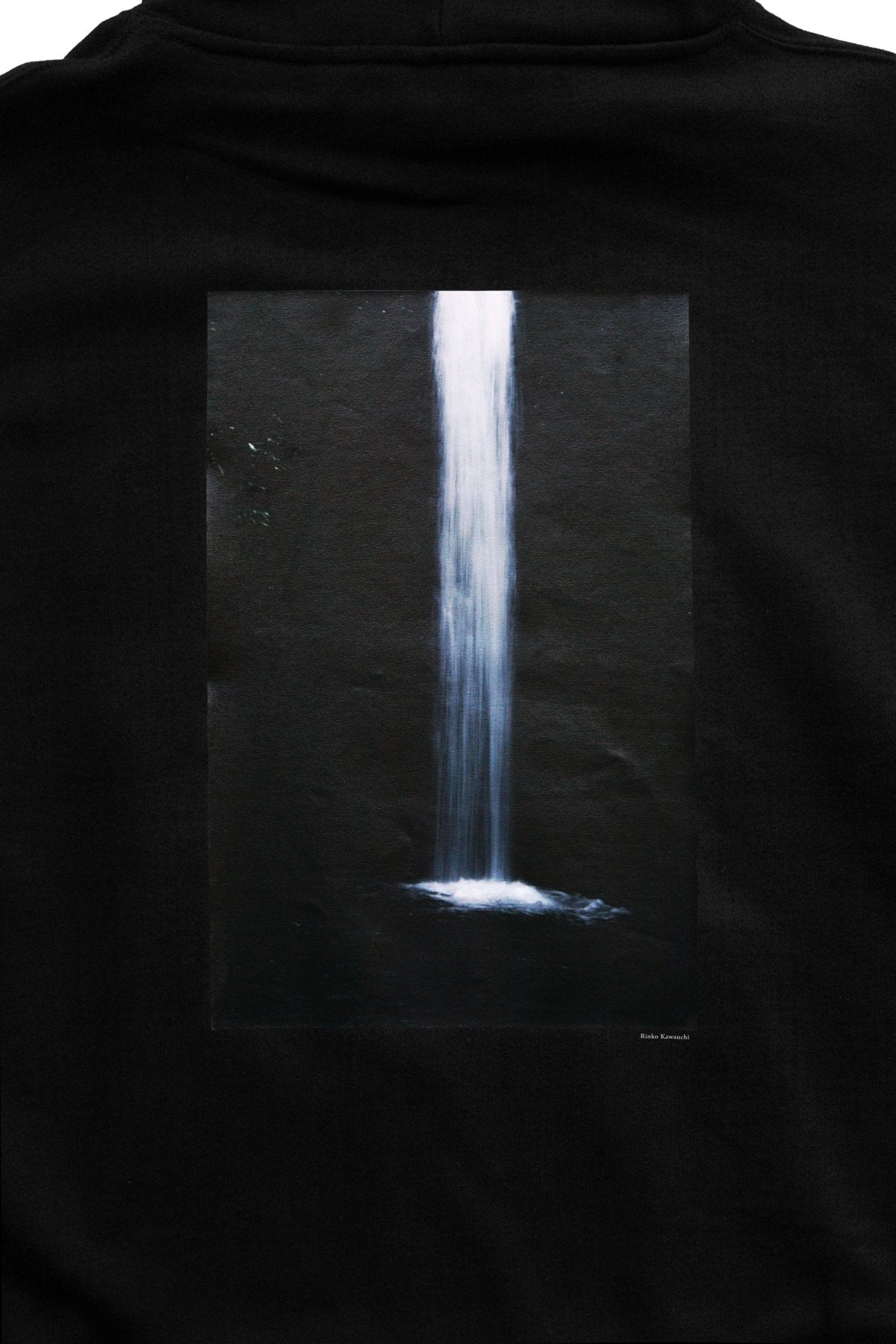 大勉強 DAIBENKYO  by PHAETON | Hooded Sweatshirt 滝 Photo Rinko Kawauchi - BLACK