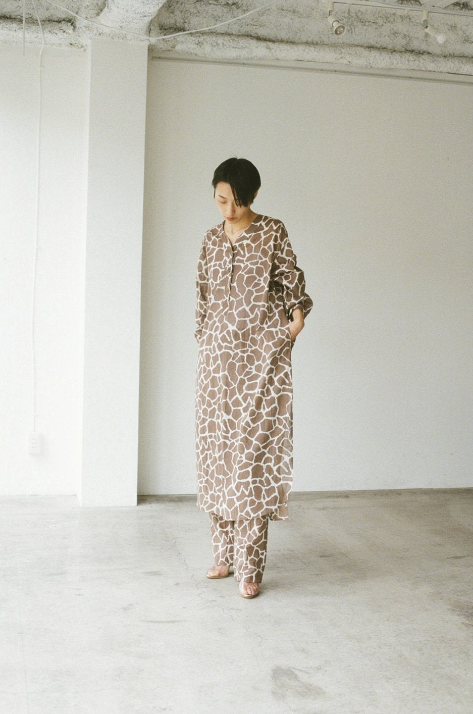 WRYHT - SLIT NECK PAJAMA DRESS - GIRAFFE ESPRESSO