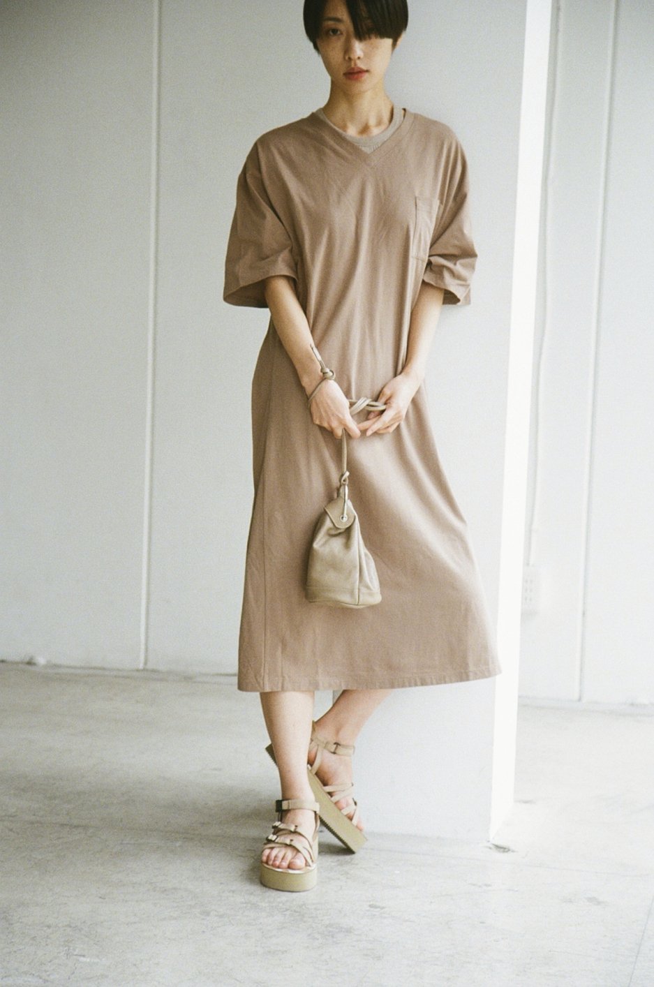 WRYHT - SLIT V-NECK TEE DRESS - DUNE