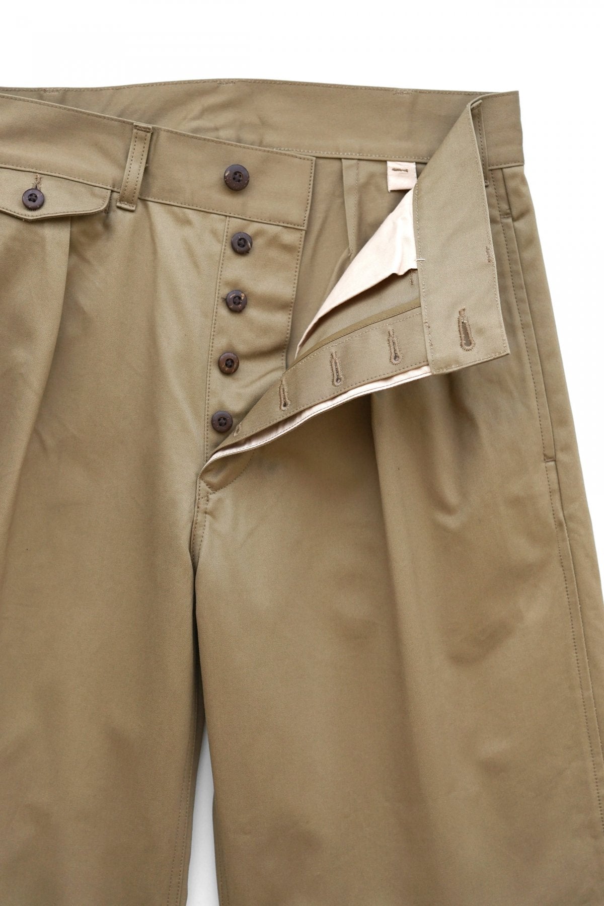 Nigel Cabourn - OFFICERS SHORT CHINO - BEIGE