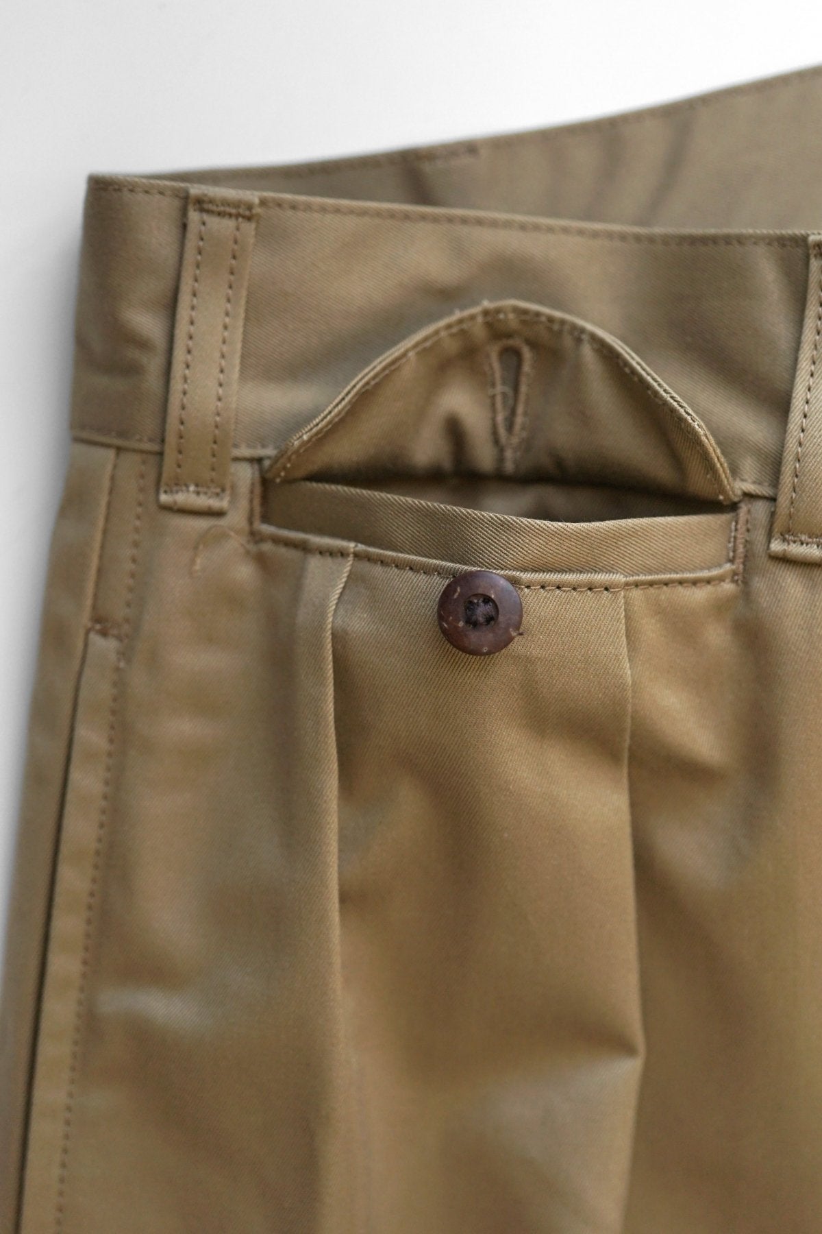 Nigel Cabourn - OFFICERS SHORT CHINO - BEIGE