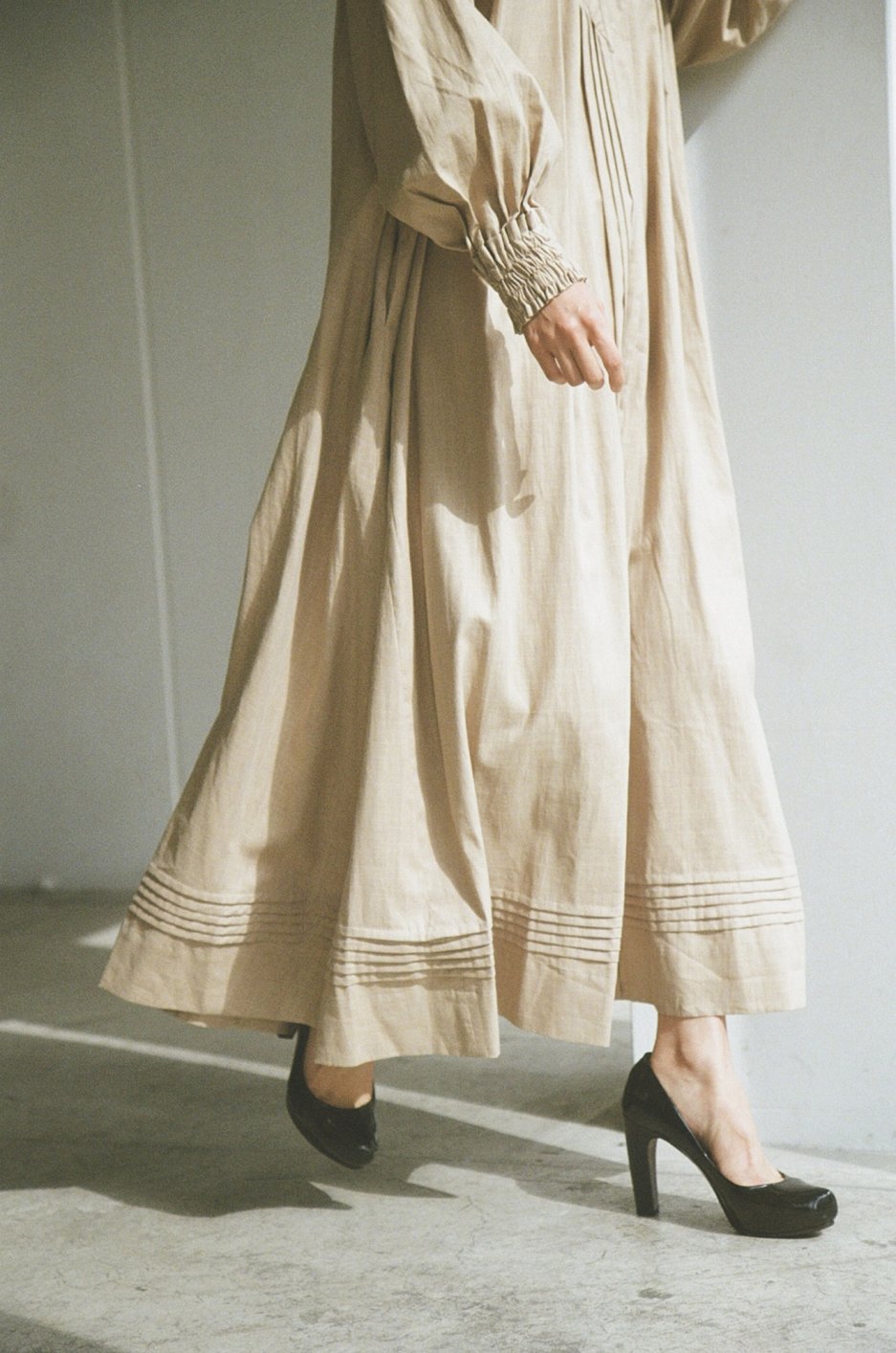 WRYHT - PLEATED NIGHT DRESS - DUNE