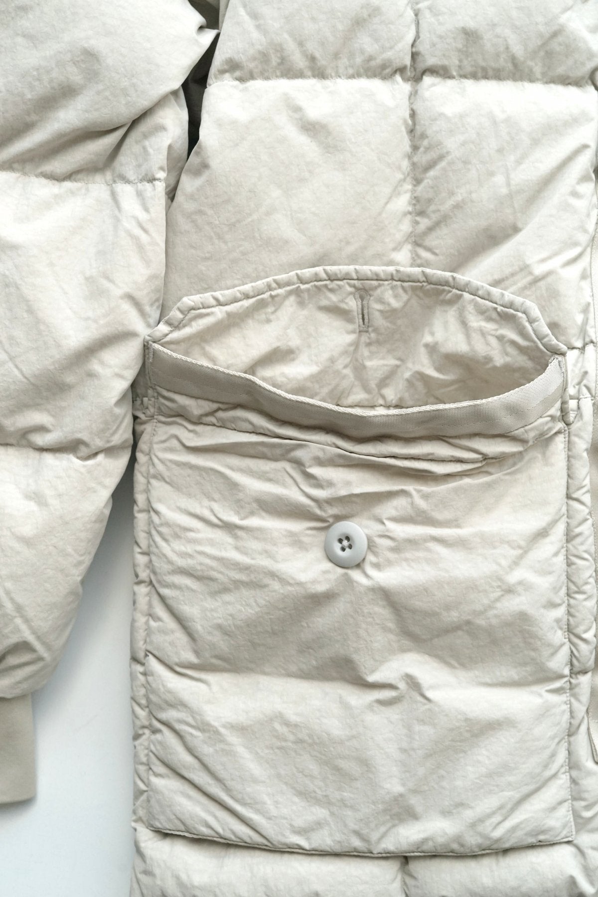 C.P. COMPANY - FLATT NYLON GOGGLE JACKET - SAND SHELL