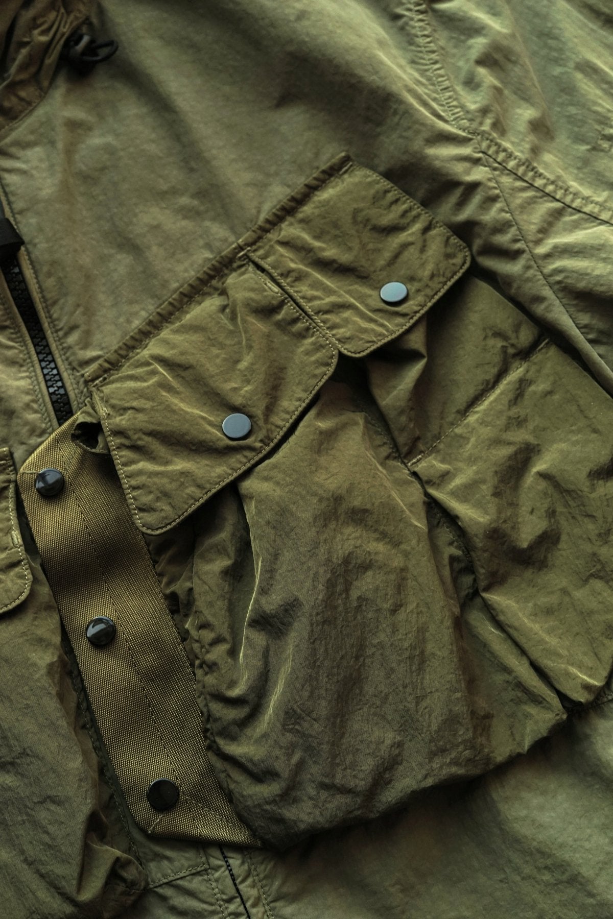 C.P. COMPANY - FLATT NYLON MIXED HOODED OVERSHIRT - BURNT OLIVE