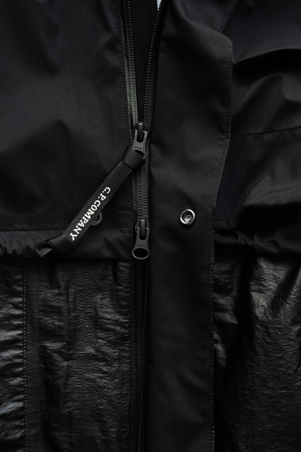 C.P. COMPANY - GORE-TEX 3L INFINIUM MIXED JACKET - BLACK