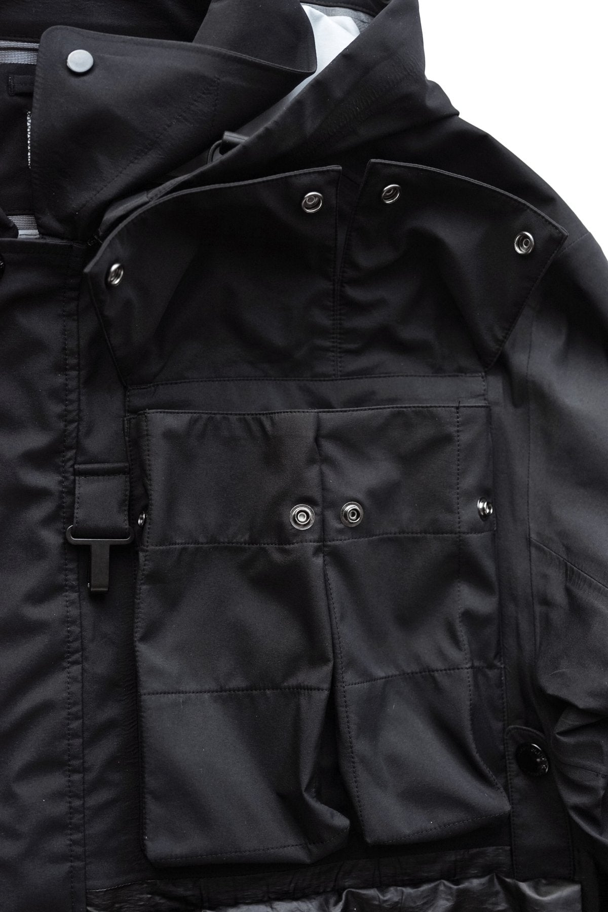 C.P. COMPANY - GORE-TEX 3L INFINIUM MIXED LA MILLE JACKET - BLACK