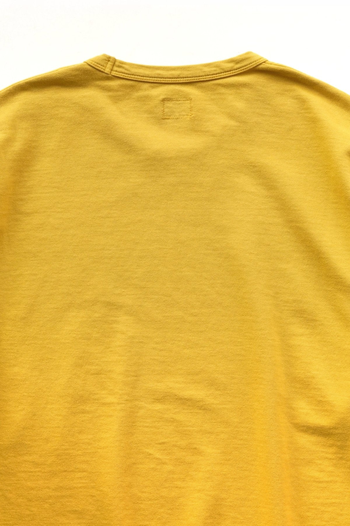 C.P. COMPANY - LIGHT FLEECE CREW NECK SWEATSHIRT - NUGGET GOLD