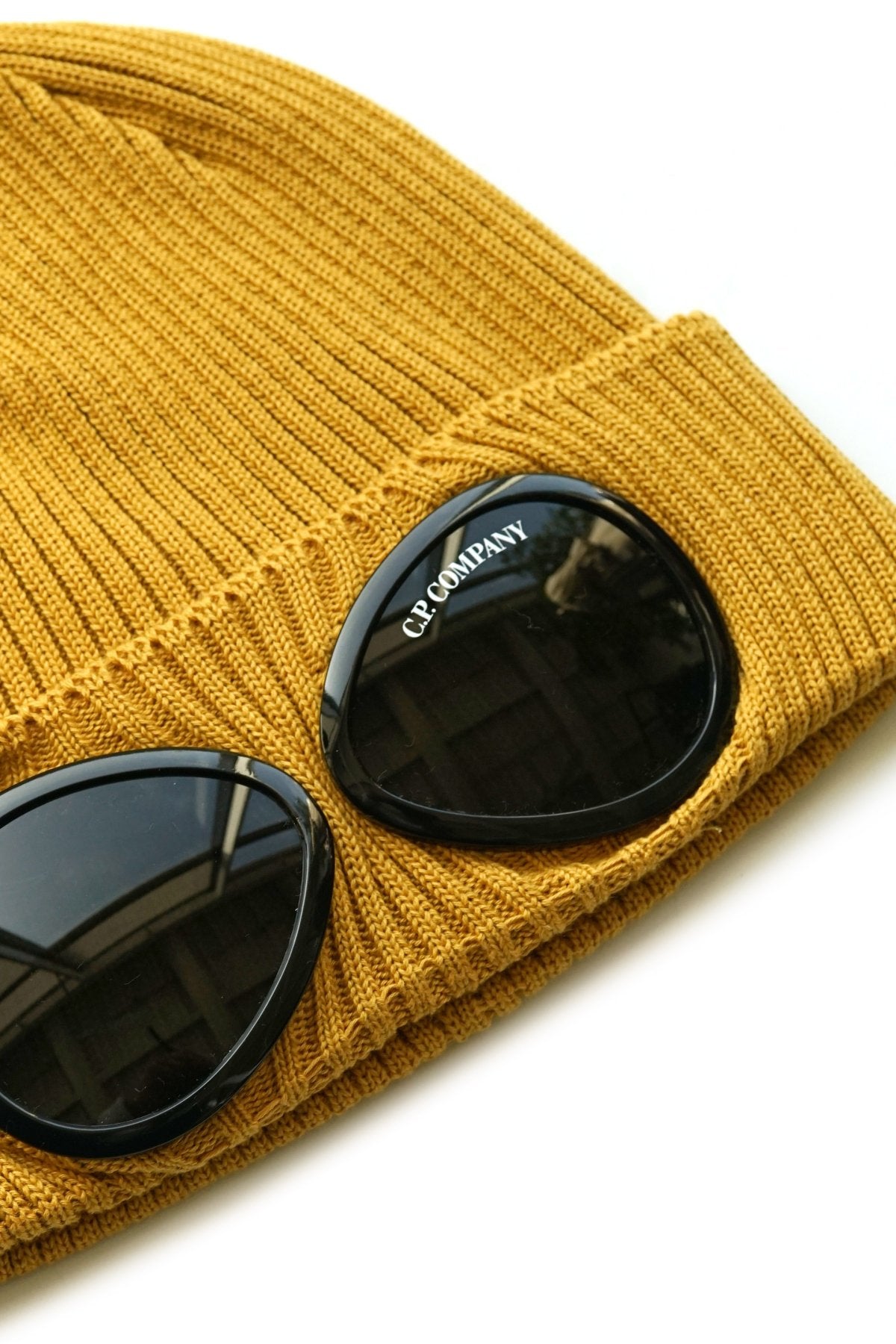 C.P. COMPANY - COTTON GOGGLE BEANIE - NUGGET GOLD