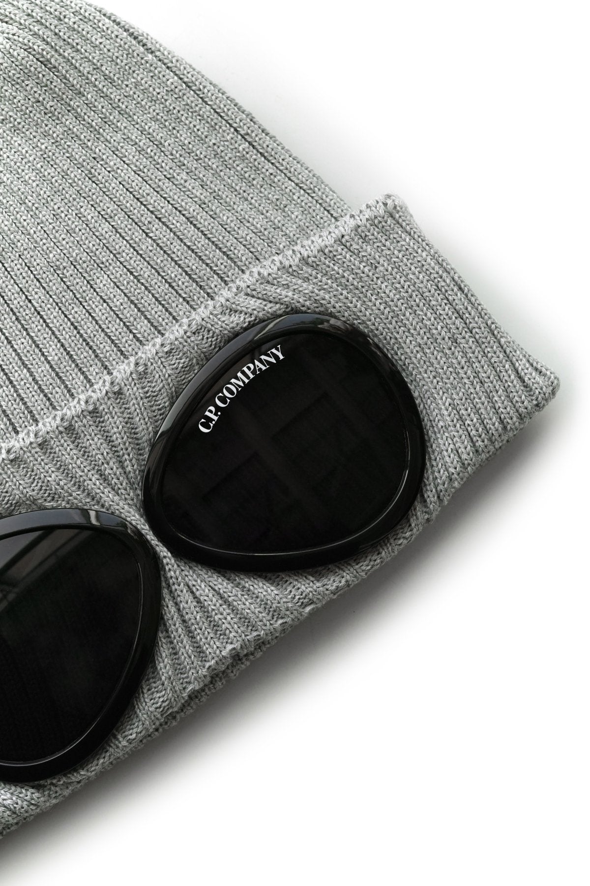 C.P. COMPANY - COTTON GOGGLE BEANIE - GREY MELANGE