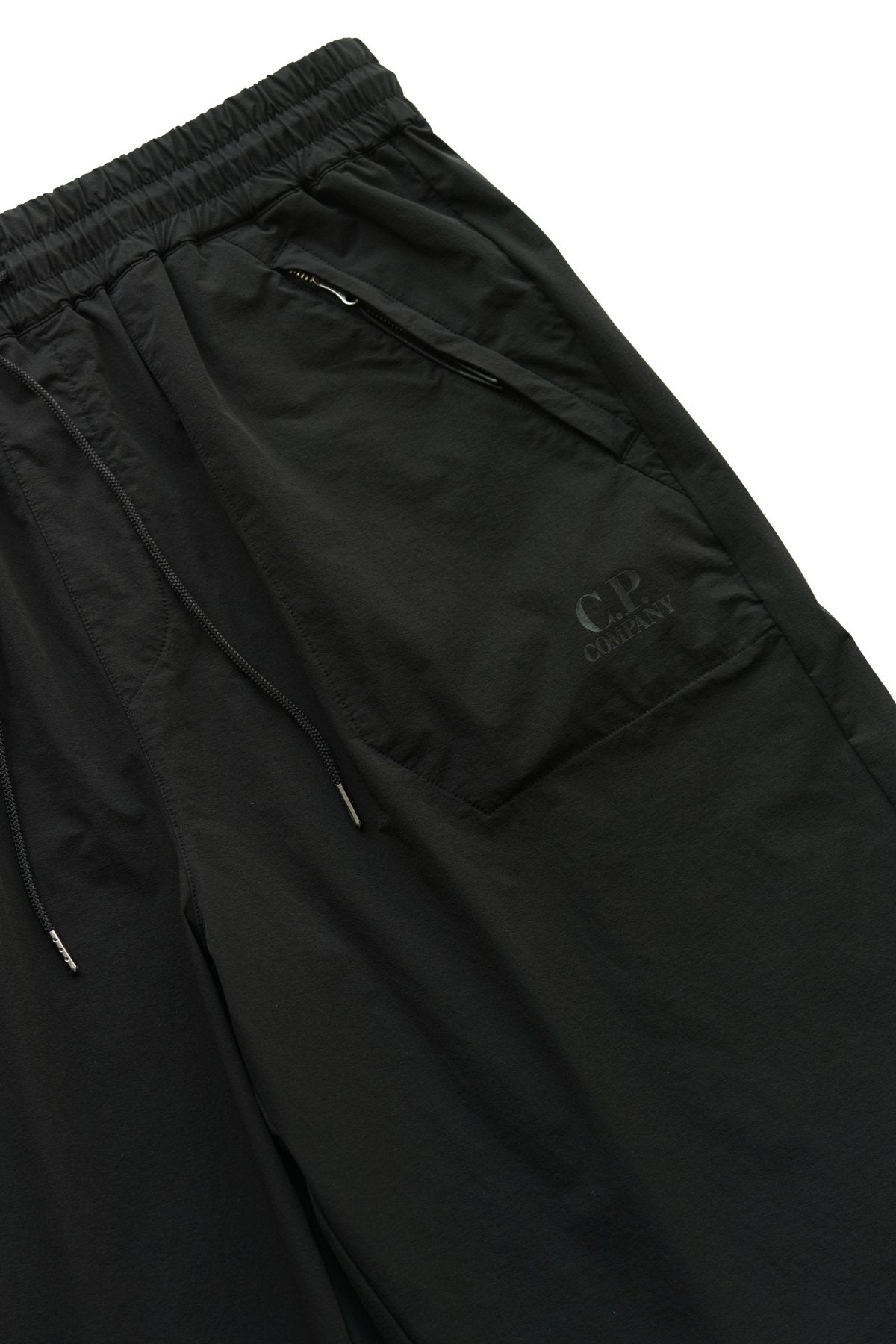 C.P. COMPANY - DYSHELL LOGO SHORTS - BLACK