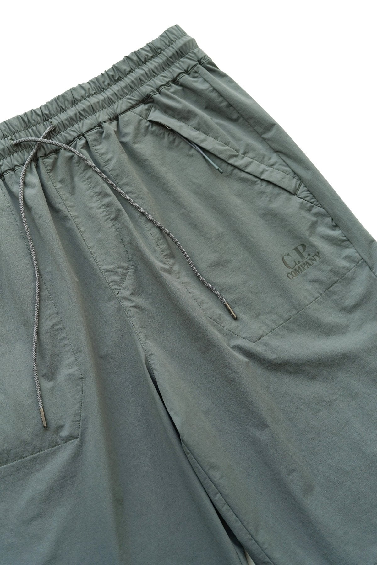 C.P. COMPANY - DYSHELL LOGO SHORTS - DARK SHADOW