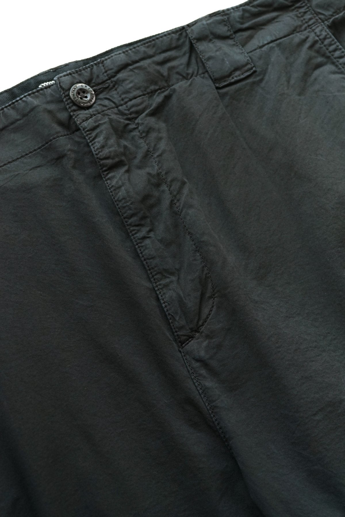 C.P. COMPANY - TWILL STRETCH UTILITY SHORTS - BLACK