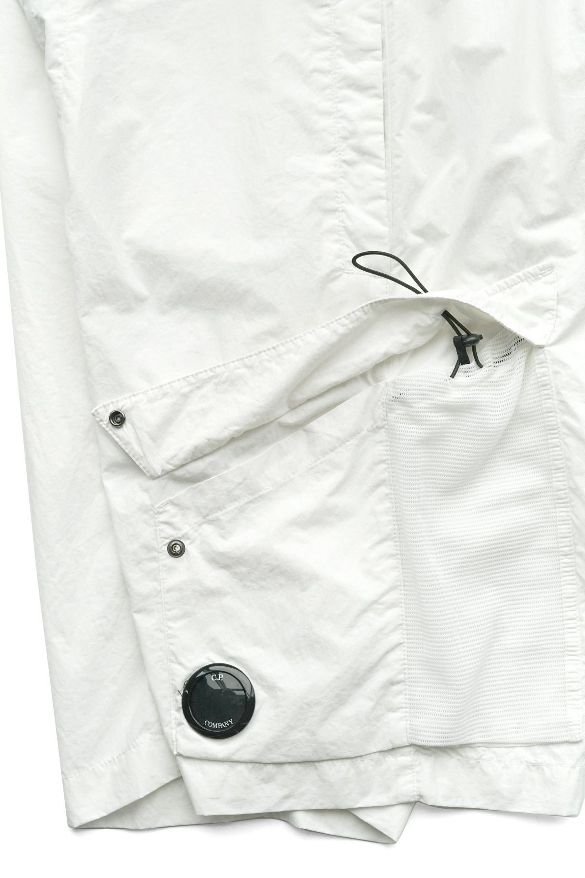 C.P. COMPANY - FLATT NYLON CARGO SHORTS - GAUZE WHITE