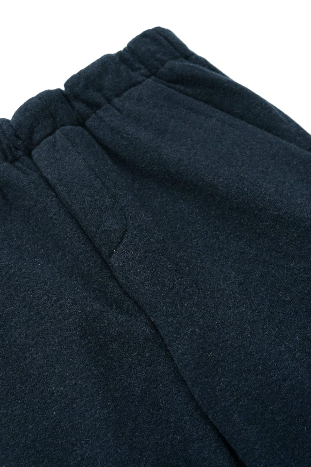 Bergfabel - EASY PANTS - CASHMERE - BLACK NAVY