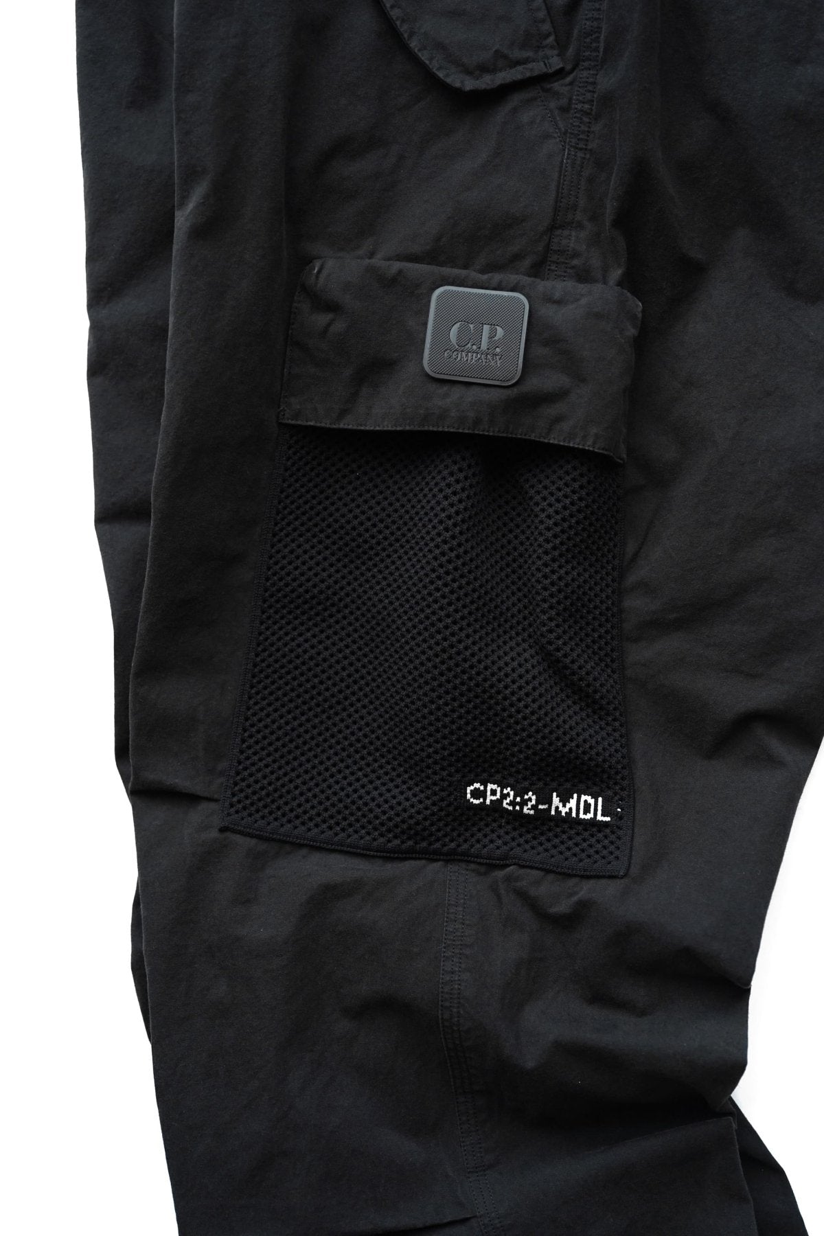 C.P. COMPANY - MICROREPS DIAMOND PEACH CARGO PANTS - BLACK