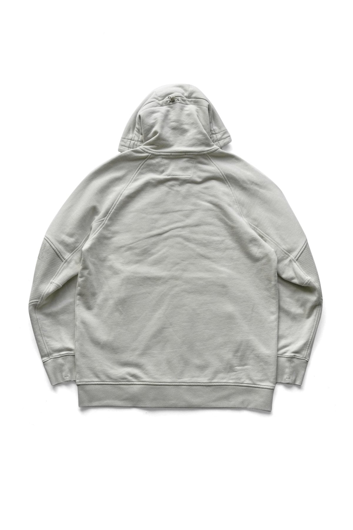 C.P. COMPANY - DIAGONAL RAISED FLEECE ZIPPED HOODIE - PELLICAN