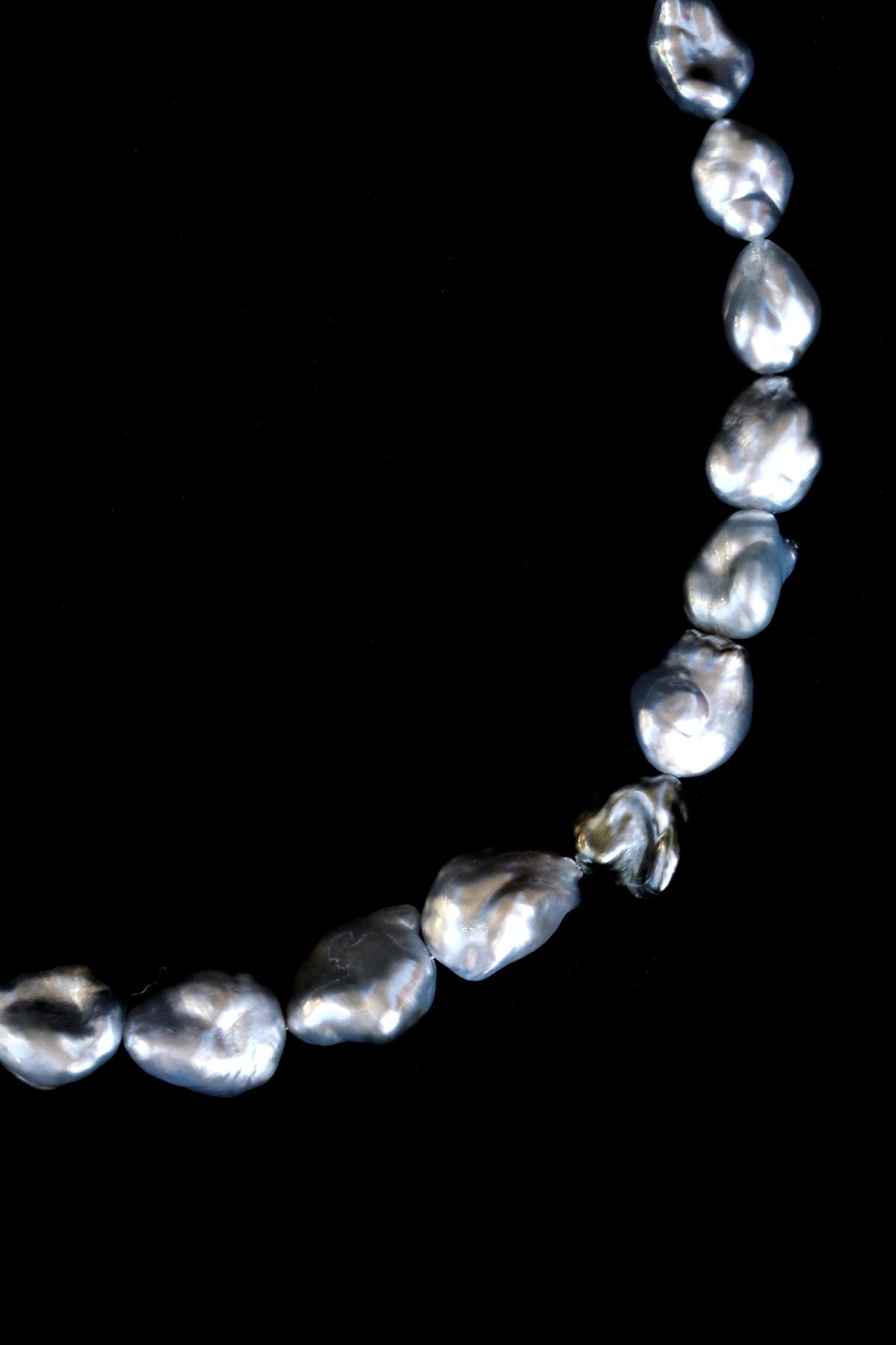 Mariko Tsuchiyama - Large Tahitian keshi pearl necklace  - Grey