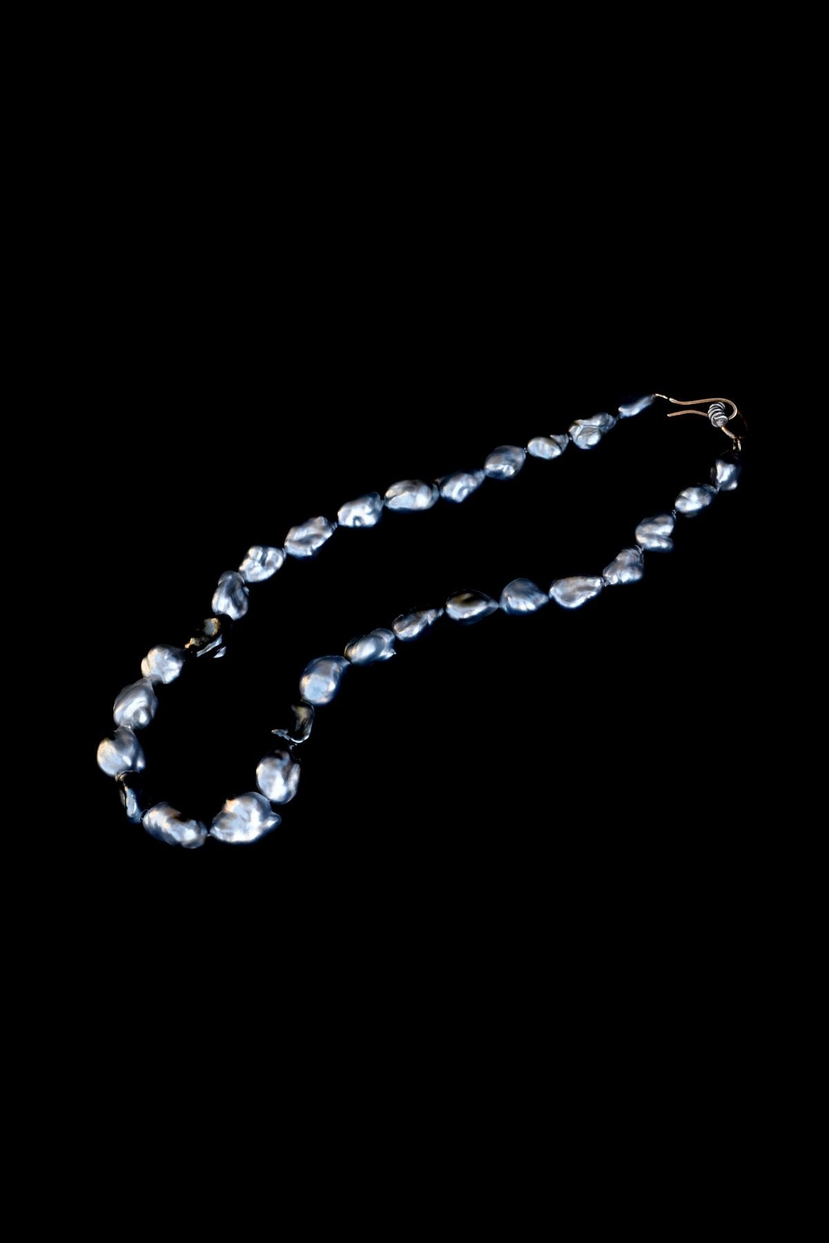 Mariko Tsuchiyama - Large Tahitian keshi pearl necklace  - Grey