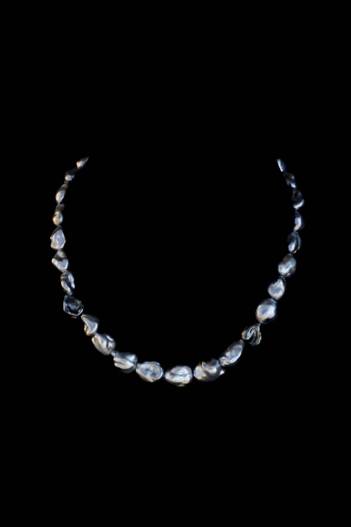 Mariko Tsuchiyama - Large Tahitian keshi pearl necklace  - Grey