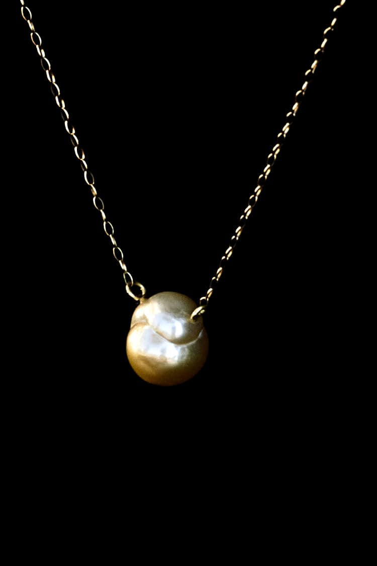 Mariko Tsuchiyama - Stud necklace - gold pearl