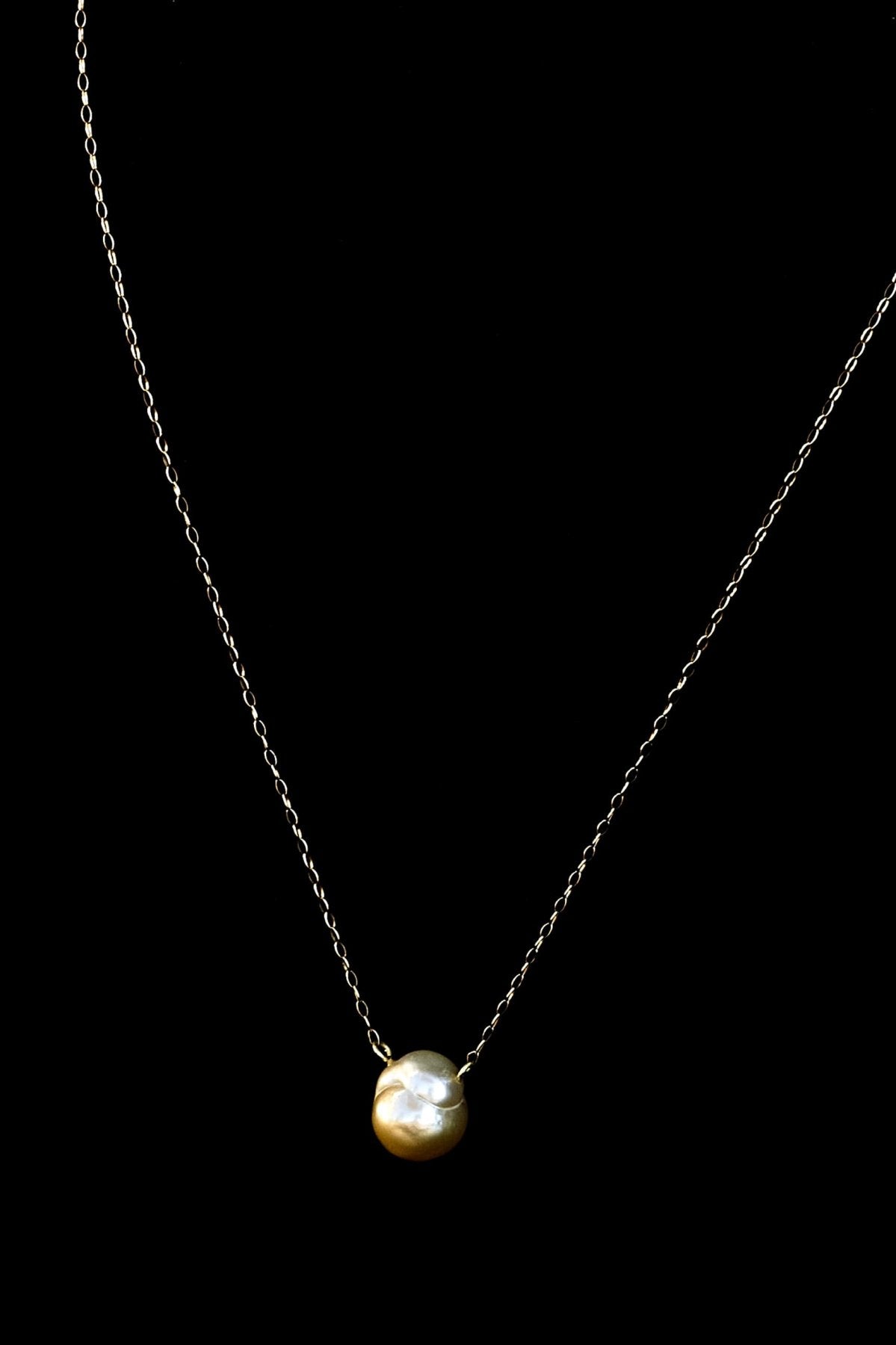 Mariko Tsuchiyama - Stud necklace - gold pearl