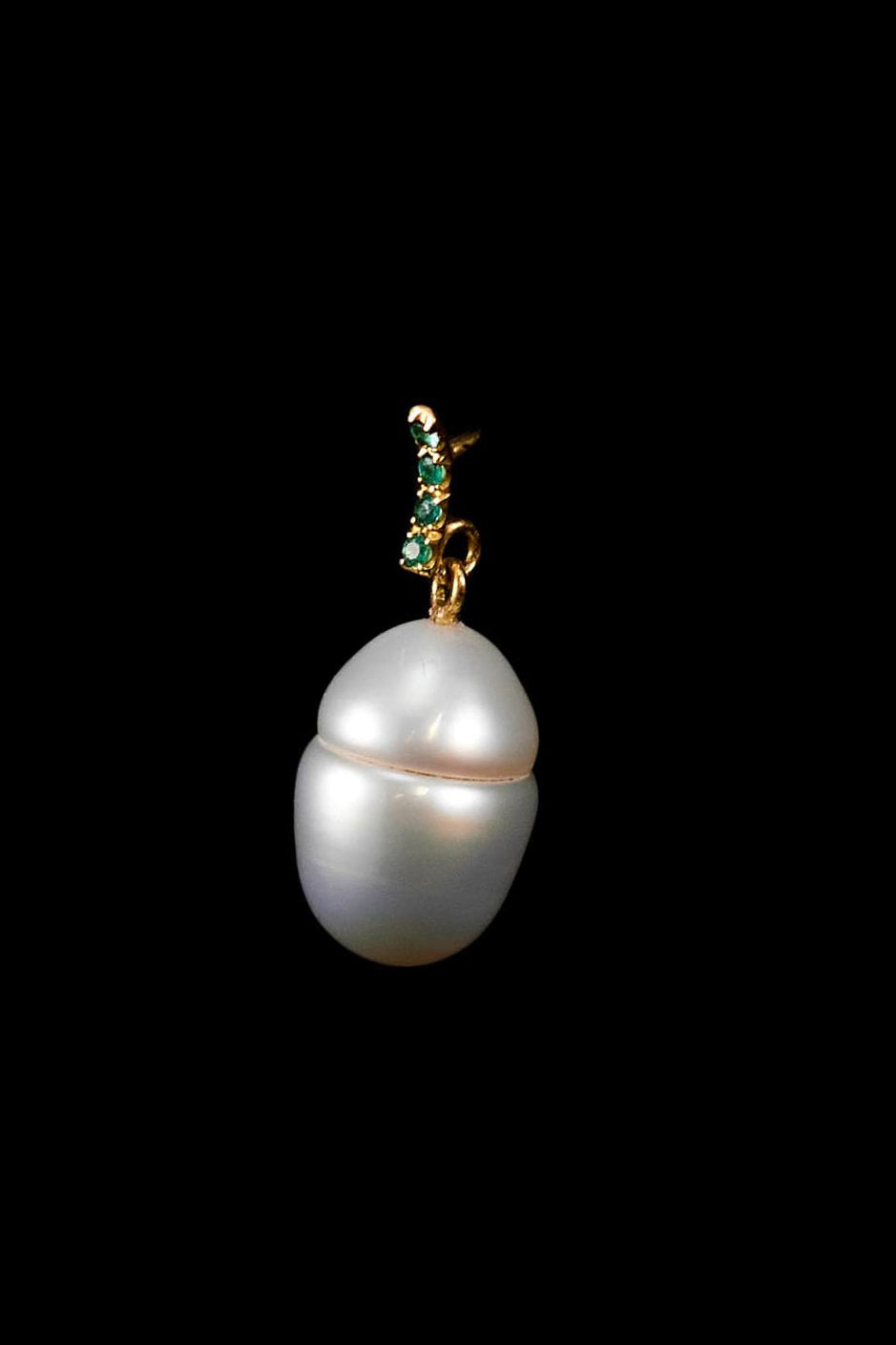 Mariko Tsuchiyama - Emerald &White South Sea pearl earring (Single)