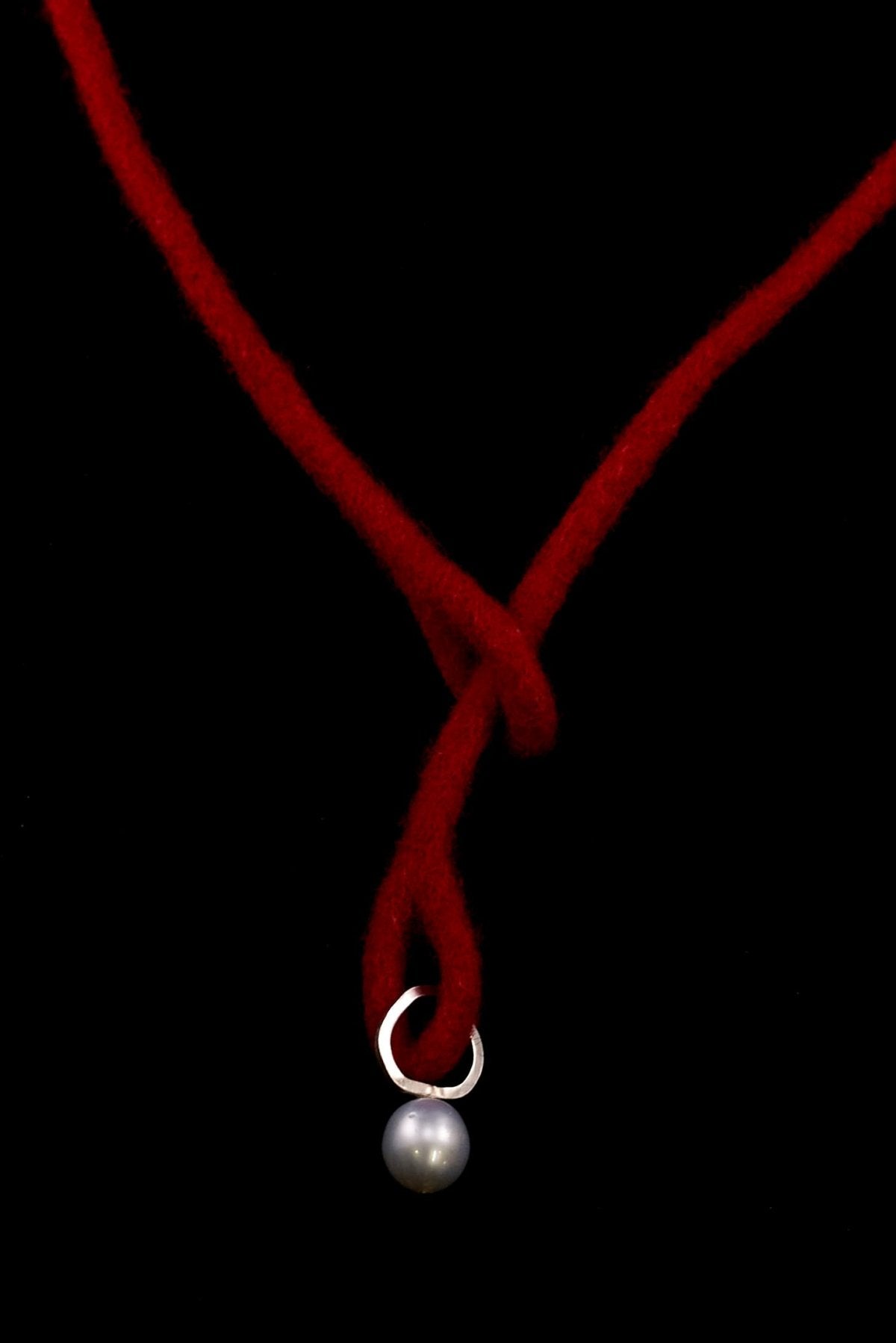 Mariko Tsuchiyama - Yarn necklace - red currant