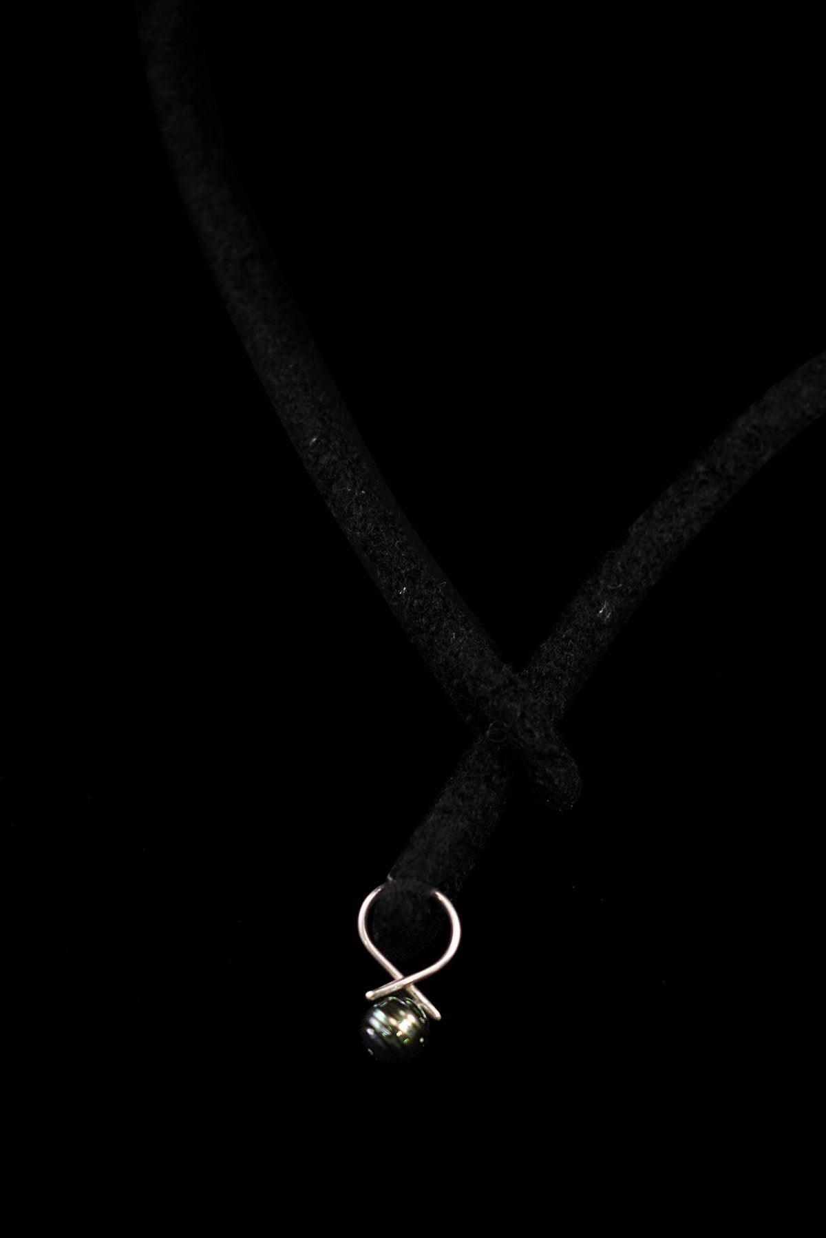 Mariko Tsuchiyama - Yarn necklace - urushi black