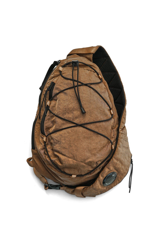 C.P. COMPANY - NYLON B CROSSBODY RUCKSACK - BRONZE BROWN