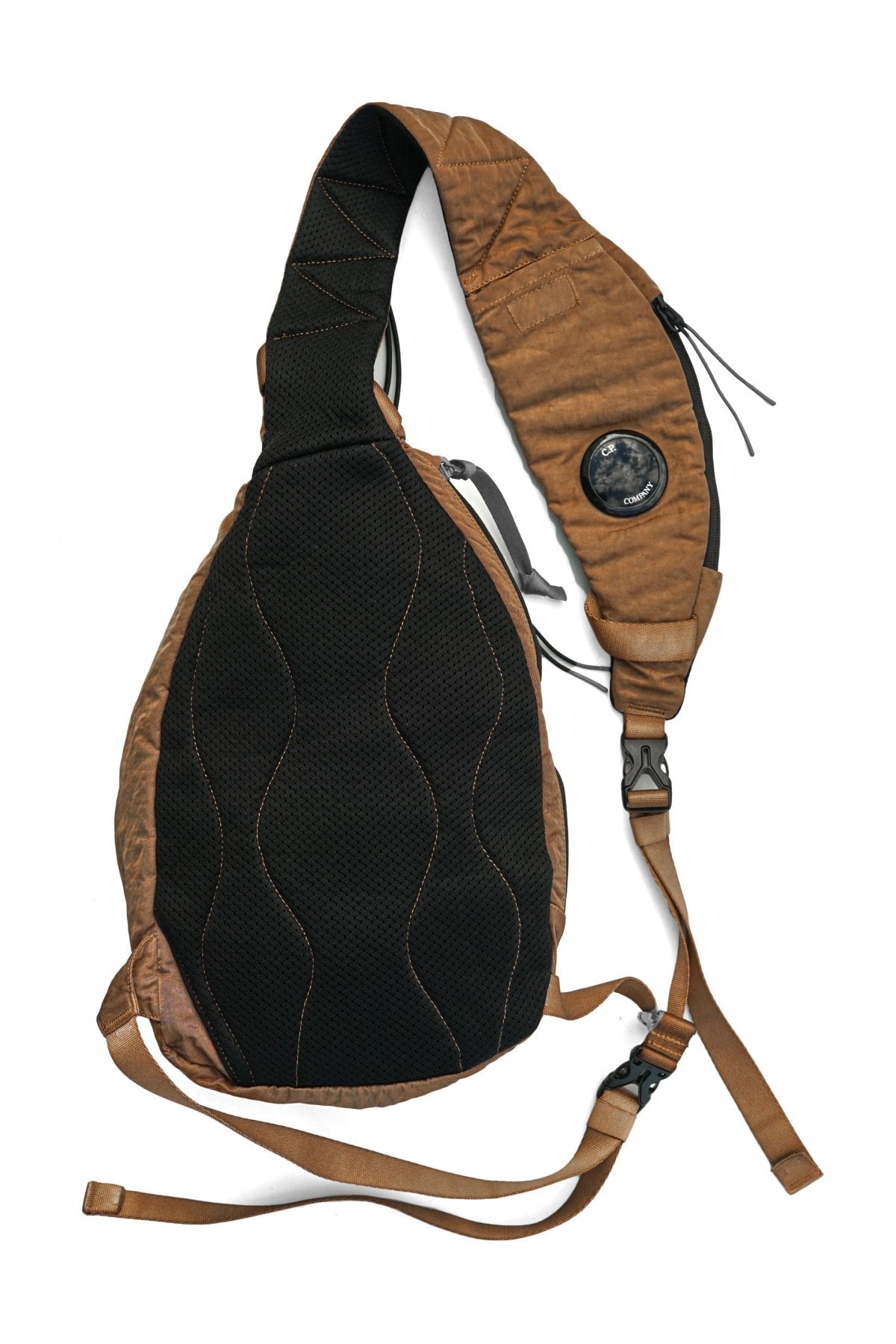 C.P. COMPANY - NYLON B CROSSBODY RUCKSACK - BRONZE BROWN