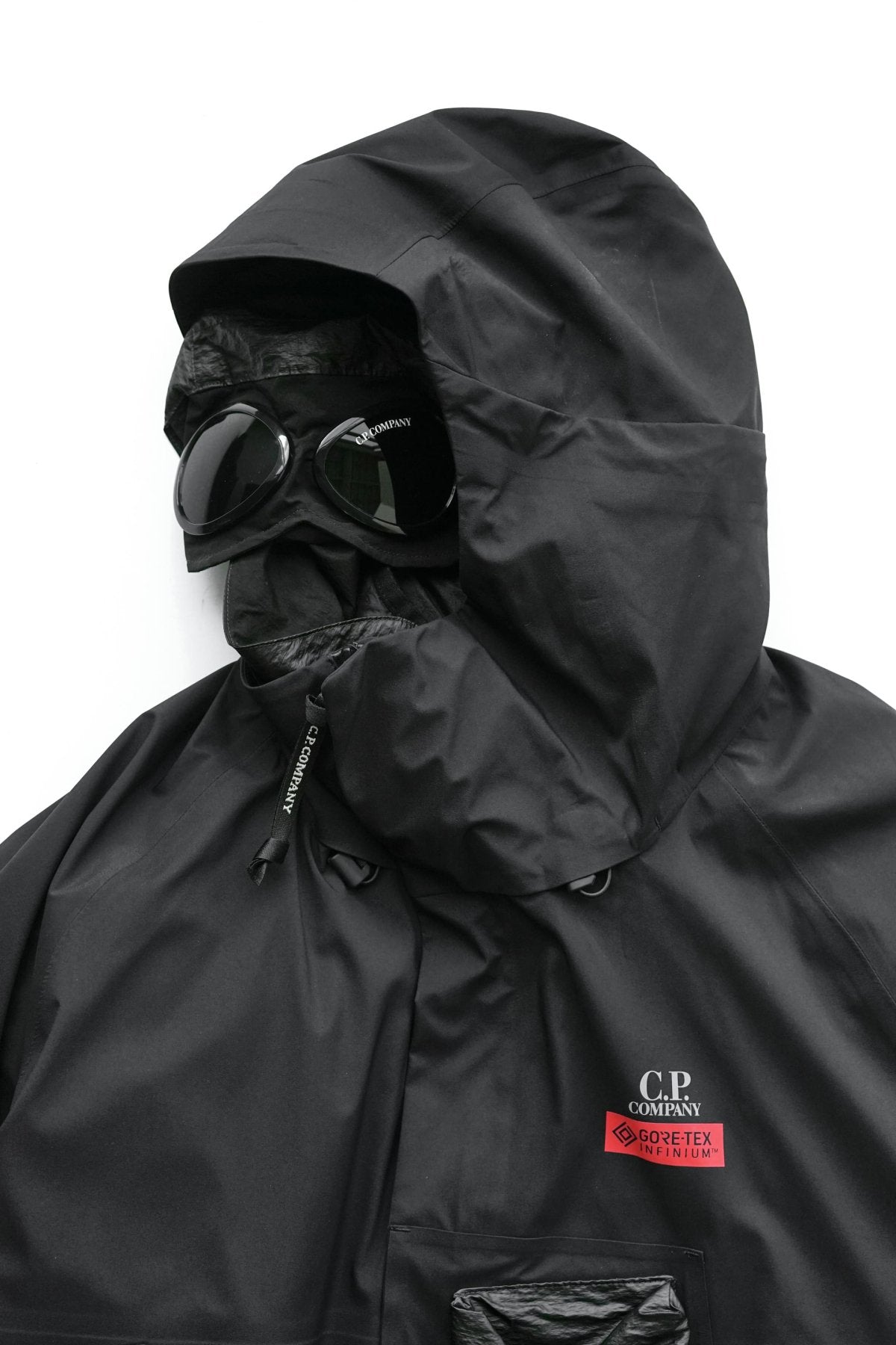 C.P. COMPANY - GORE-TEX 3L INFINIUM MIXED GOGGLE DOWN PARKA - BLACK