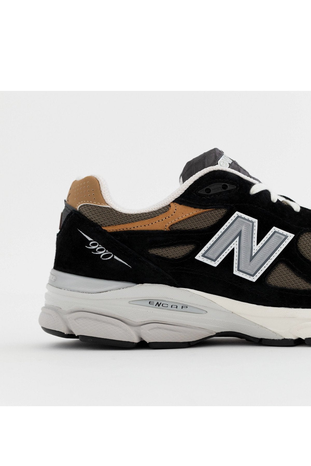 New Balance - M990BB3 (990V3) - BLACK/TAN