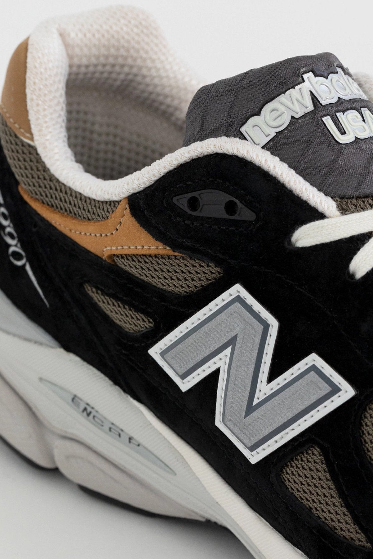 New Balance - M990BB3 (990V3) - BLACK/TAN