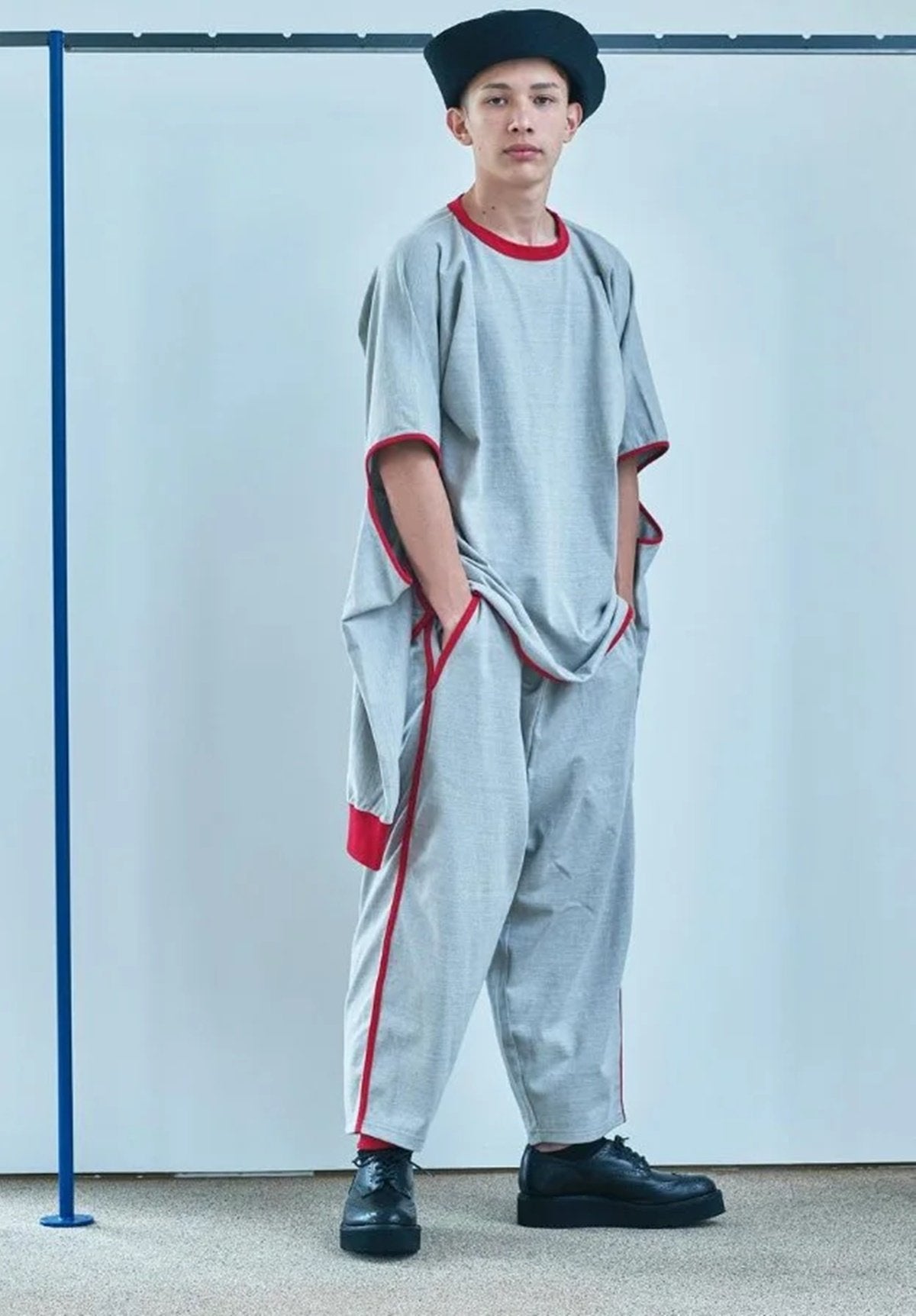 quitan - KASANE EASY PANTS - GRAY/RED