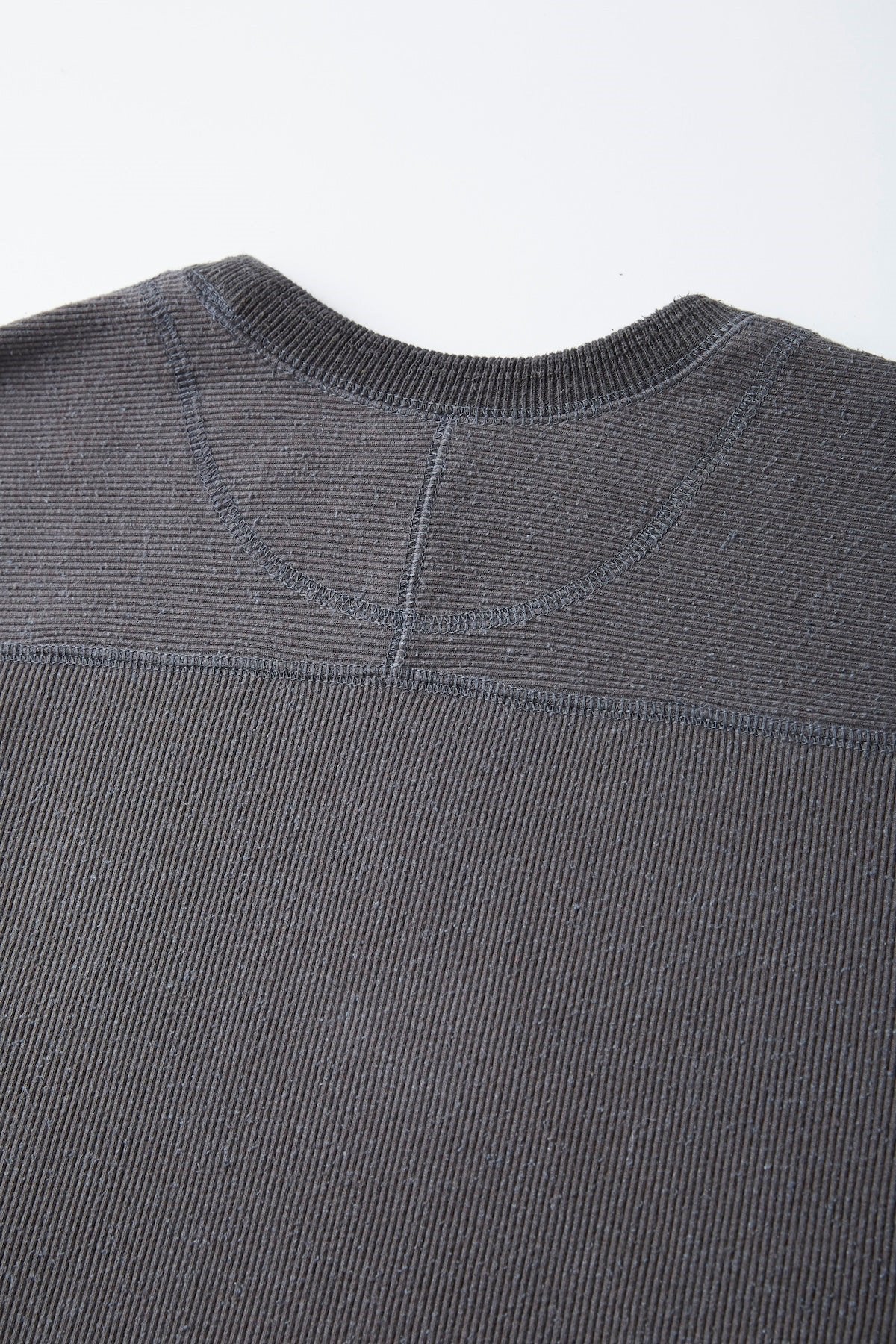 ○OLD JOE - CREW-NECK SILK NEP RIBED TOPS - PEWTER GREY