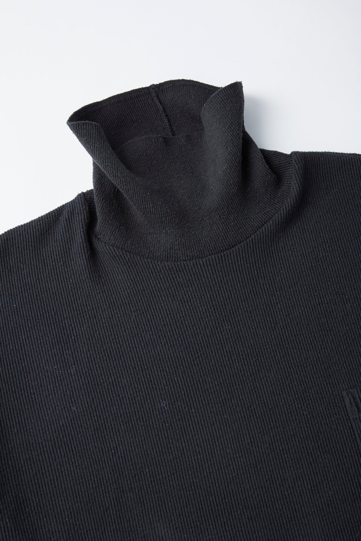 ○OLD JOE - TURTLE-NECK SILK NEP RIBED TOPS - ONYX BLACK